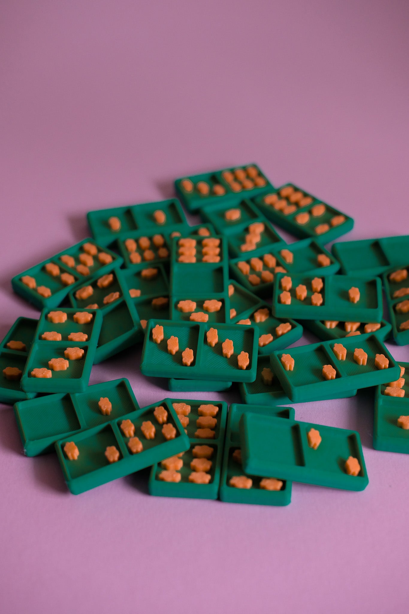 Kiki Dominoes (Dark Green - Orange)